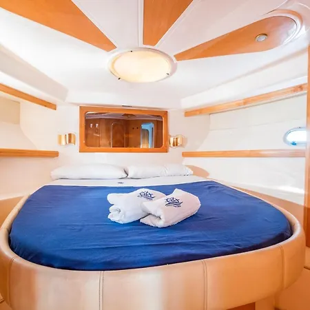 Rent Raffaelli40 In Hotel en barco Capri