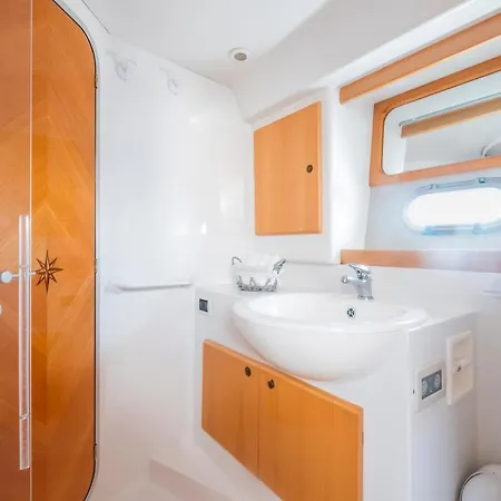 Rent Raffaelli40 In Botel
